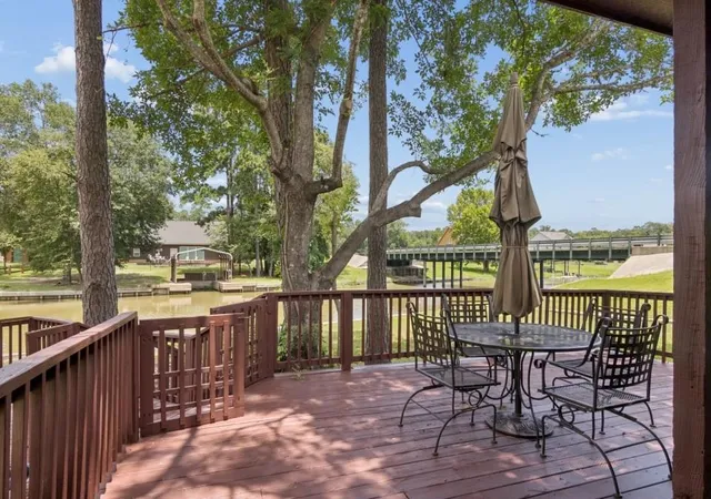 Photo 4 of Sale Pending at 28 Hunters Creek Dr, Huntsville, TX 77340 | MLS# 23335810 | Listing updated on 2026-09-13