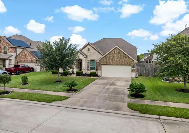 Photo 4 of Single family home for sale at 5307 Savannah Bnd Dr, Rosharon, TX 77583 | MLS# 27726129 | Listing updated on 2026-08-30