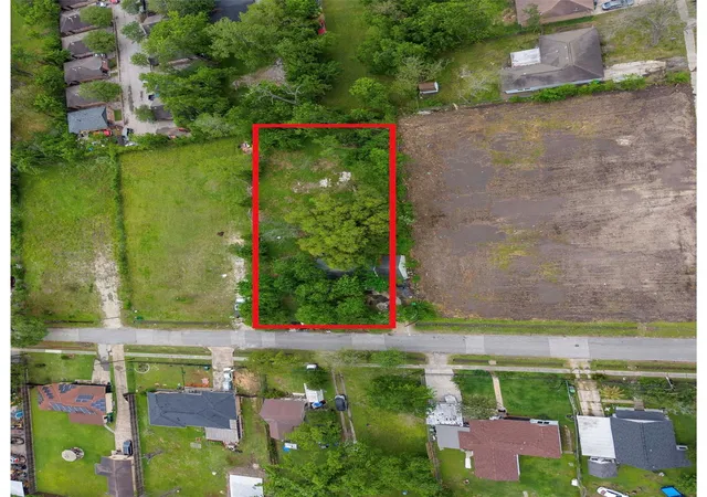Photo 1 of Sale Pending at 306 Walthall Dr, Houston, TX 77022 | MLS# 86753354 | Listing updated on 2026-08-06