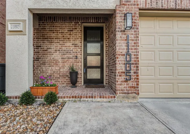 3rd image of 11005 Upland Forest Dr, Houston, TX 77043 | MLS# 16482941