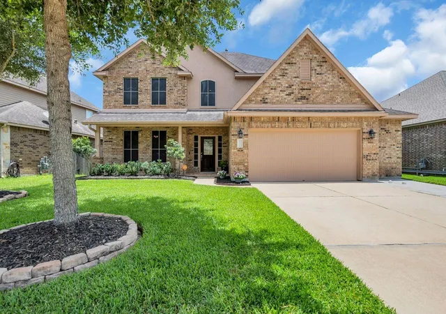 Photo 3 of Single family home for sale at 680 Cumberland Ridge Ln, League City, TX 77573 | MLS# 29984182 | Listing updated on 2026-09-18