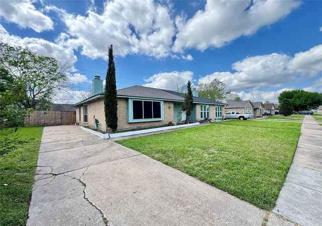 Photo 2 of Townhouse for sale at 16411 Meadowbrook Farm Rd, Houston, TX 77082 | MLS# 28253961 | Listing updated on 2026-08-26