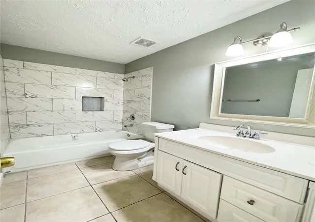 Photo 3 of Townhouse for sale at 16411 Meadowbrook Farm Rd, Houston, TX 77082 | MLS# 28253961 | Listing updated on 2026-08-26