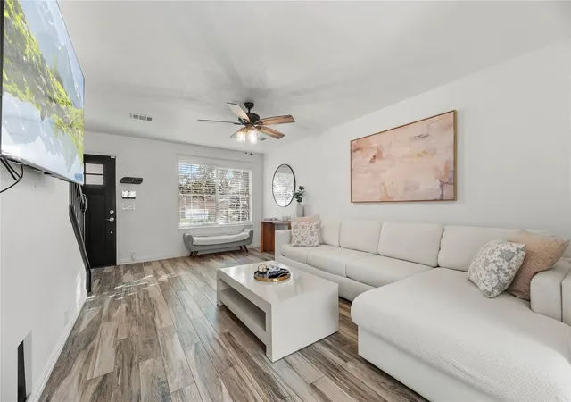Photo 2 of Single family home for sale at 11946 Solon Springs Dr, Tomball, TX 77375 | MLS# 28137003 | Listing updated on 2026-08-01