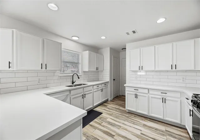 Photo 3 of Single family home for sale at 11946 Solon Springs Dr, Tomball, TX 77375 | MLS# 28137003 | Listing updated on 2026-08-01