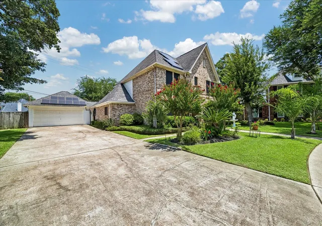 2nd image of 226 Rollingwood Cir, Baytown, TX 77520 | MLS# 29210197