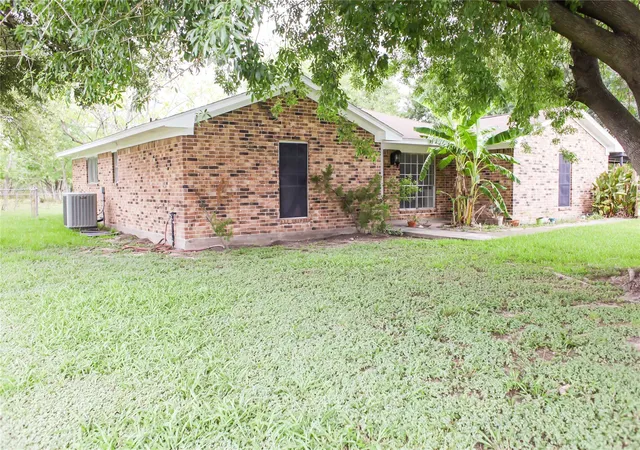 Photo 2 of Single family home for sale at 912 Robinson Rd, La Porte, TX 77571 | MLS# 78553167 | Listing updated on 2026-08-29