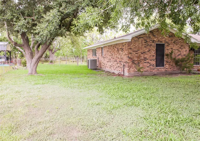 Photo 3 of Single family home for sale at 912 Robinson Rd, La Porte, TX 77571 | MLS# 78553167 | Listing updated on 2026-08-29