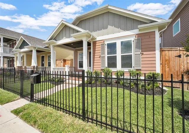 1st image of 2517 S Houston Ave, Pearland, TX 77581 | MLS# 69837005