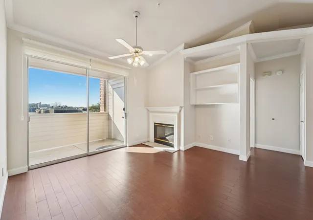 3rd image of 2111 S Welch St, Houston, TX 77019