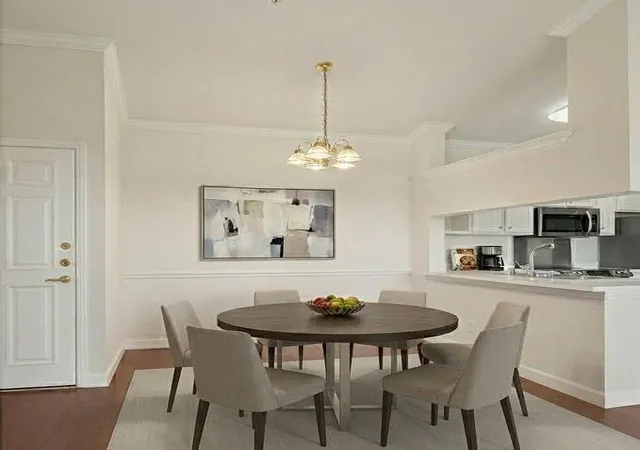 4th image of 2111 S Welch St, Houston, TX 77019