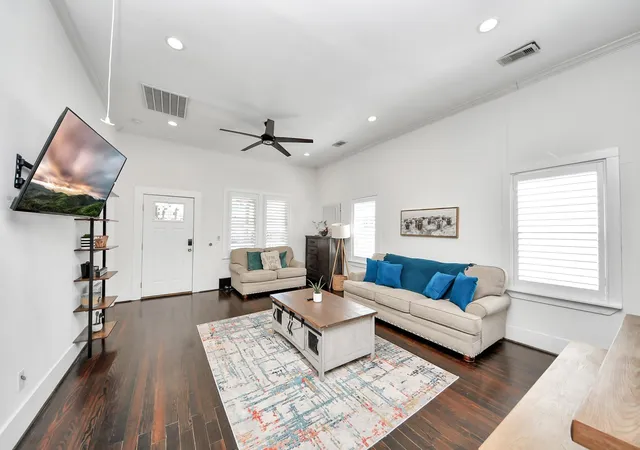 Photo 3 of Single family home for sale at 12 Stiles St, Houston, TX 77011 | MLS# 41309227 | Listing updated on 2026-06-12