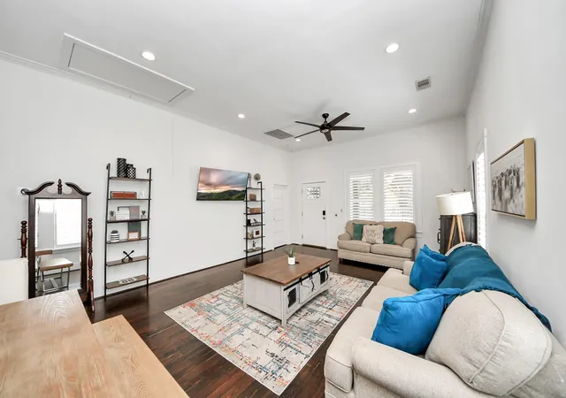 Photo 4 of Single family home for sale at 12 Stiles St, Houston, TX 77011 | MLS# 41309227 | Listing updated on 2026-06-12