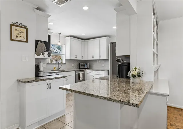 3rd image of 926 Ashford Pkwy, Houston, TX 77077 | MLS# 66622171