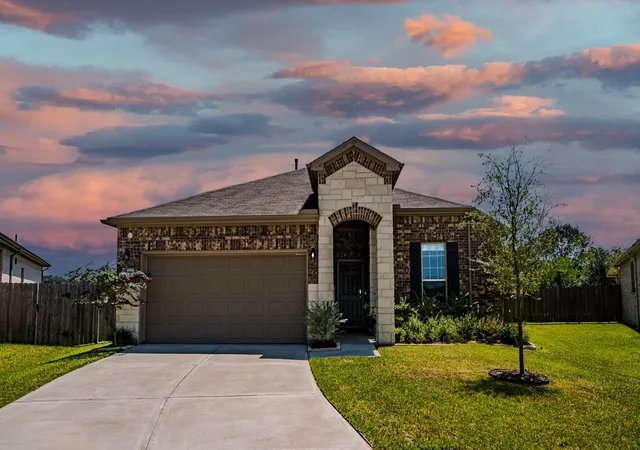 Photo 1 of Single family home for sale at 3111 Clydesdale Dr, Alvin, TX 77511 | MLS# 19031726 | Listing updated on 2026-09-19