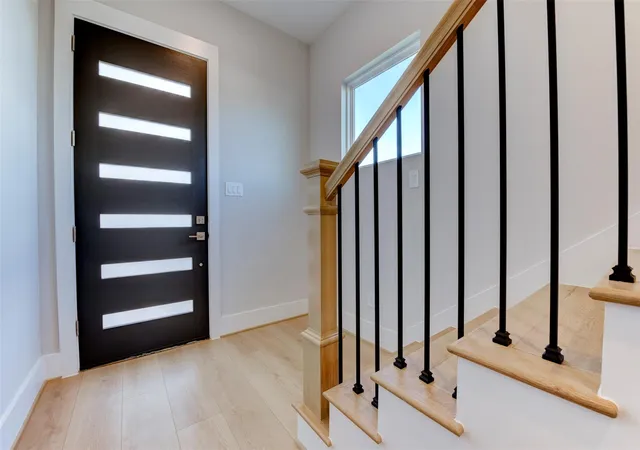 Photo 2 of Single family home for sale at 5130 Rosslyn Rd, Houston, TX 77018 | MLS# 43529607 | Listing updated on 2026-09-20