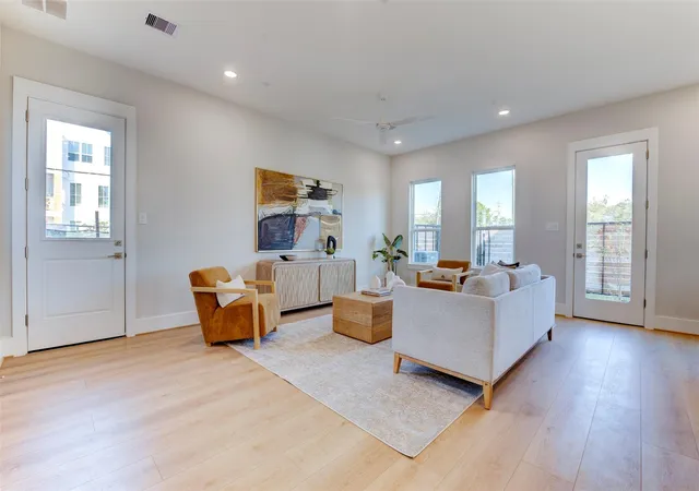 Photo 4 of Single family home for sale at 5130 Rosslyn Rd, Houston, TX 77018 | MLS# 43529607 | Listing updated on 2026-09-20