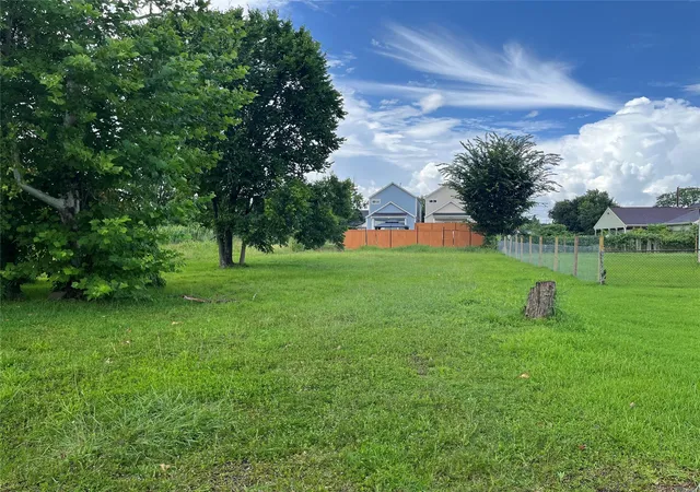 1st image of 3126 Crandon St, Houston, TX 77026 | MLS# 76366235