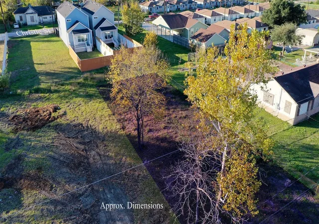 3rd image of 3126 Crandon St, Houston, TX 77026 | MLS# 76366235