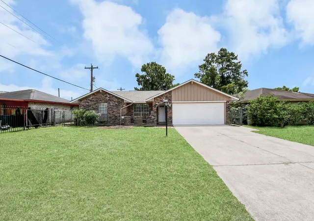 Photo 3 of Sale Pending at 5406 Yorkwood St, Houston, TX 77016 | MLS# 3520814 | Listing updated on 2026-09-12