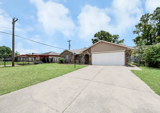 Photo 4 of Sale Pending at 5406 Yorkwood St, Houston, TX 77016 | MLS# 3520814 | Listing updated on 2026-09-12