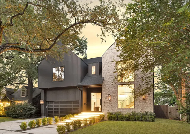 2nd image of 1916 Addison Rd, Houston, TX 77030 | MLS# 31917103