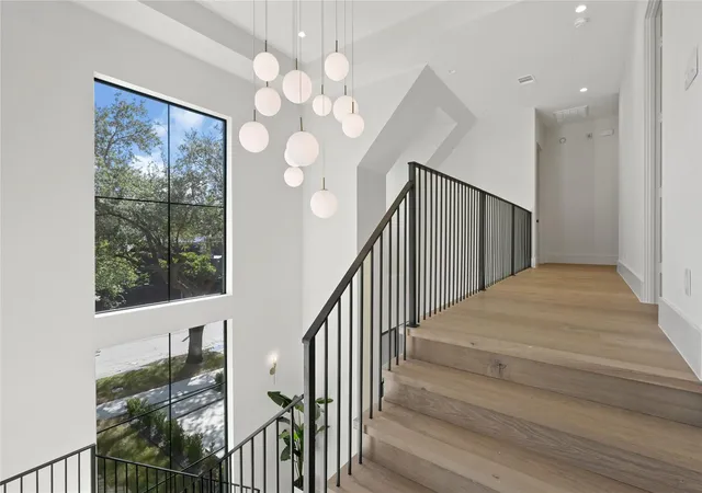 Photo 3 of Single family home for sale at 1916 Addison Rd, Houston, TX 77030 | MLS# 31917103 | Listing updated on 2026-09-20
