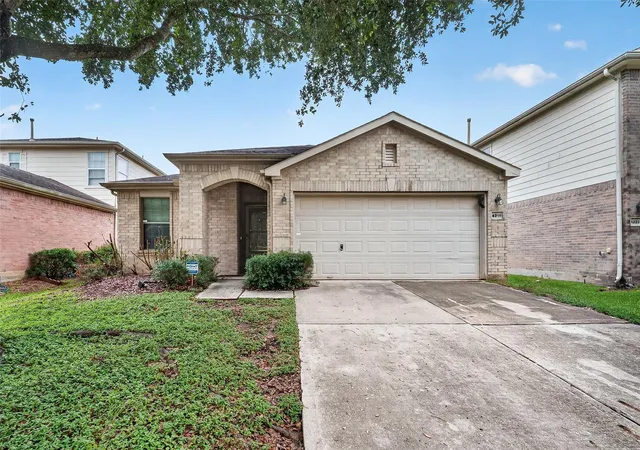 Photo 2 of Single family home for sale at 4219 Mineral Hvn Dr, Houston, TX 77048 | MLS# 41077289 | Listing updated on 2026-09-15