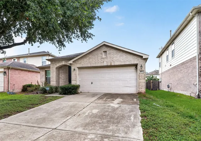Photo 3 of Single family home for sale at 4219 Mineral Hvn Dr, Houston, TX 77048 | MLS# 41077289 | Listing updated on 2026-09-15