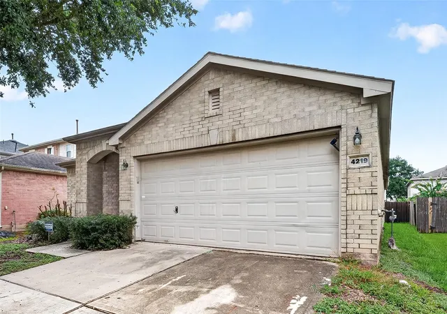 Photo 3 of Single family home for sale at 4219 Mineral Hvn Dr, Houston, TX 77048 | MLS# 41077289 | Listing updated on 2026-09-15