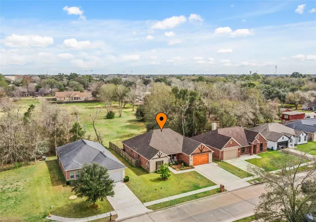 3rd image of 1995 Brentwood Dr, Alvin, TX 77511 | MLS# 50629076