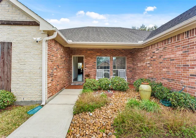 5th image of 1995 Brentwood Dr, Alvin, TX 77511 | MLS# 50629076