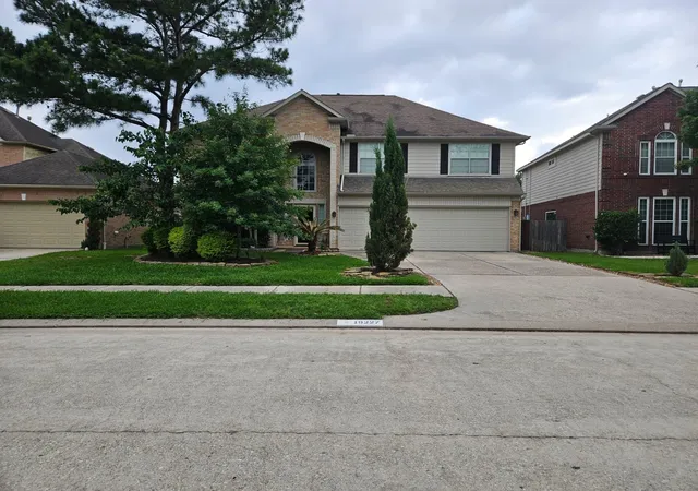 Photo 1 of Single family home for sale at 19227 Royal Isle Dr, Tomball, TX 77375 | MLS# 25892478 | Listing updated on 2026-08-26