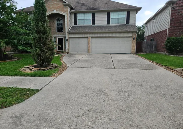 Photo 2 of Single family home for sale at 19227 Royal Isle Dr, Tomball, TX 77375 | MLS# 25892478 | Listing updated on 2026-08-26