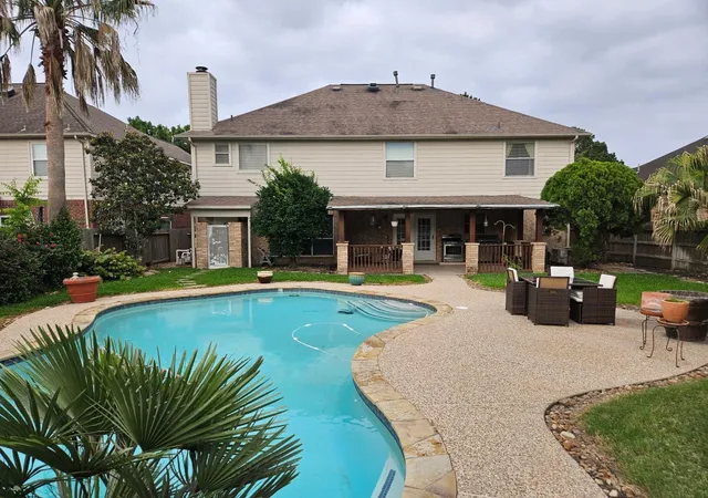Photo 3 of Single family home for sale at 19227 Royal Isle Dr, Tomball, TX 77375 | MLS# 25892478 | Listing updated on 2026-08-26