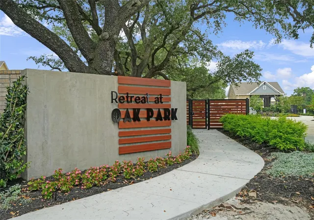 Photo 2 of Sale Pending at 403 Kinley Oaks Dr, Houston, TX 77079 | MLS# 70197691 | Listing updated on 2026-07-15