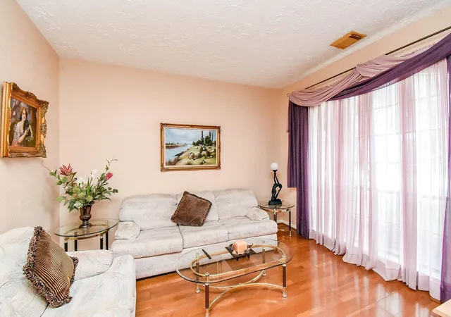 Photo 4 of Single family home for sale at 11202 Hundred Brg Ln, Sugar Land, TX 77498 | MLS# 97570984 | Listing updated on 2026-09-26