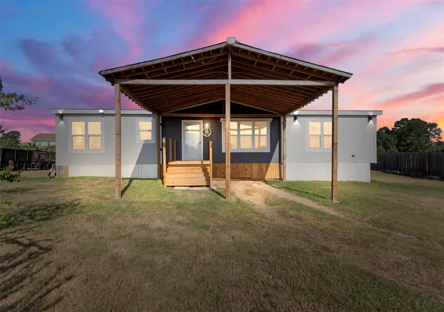 Photo 3 of Single family home for sale at 421 Bower Ln, Conroe, TX 77303 | MLS# 70258083 | Listing updated on 2026-09-01