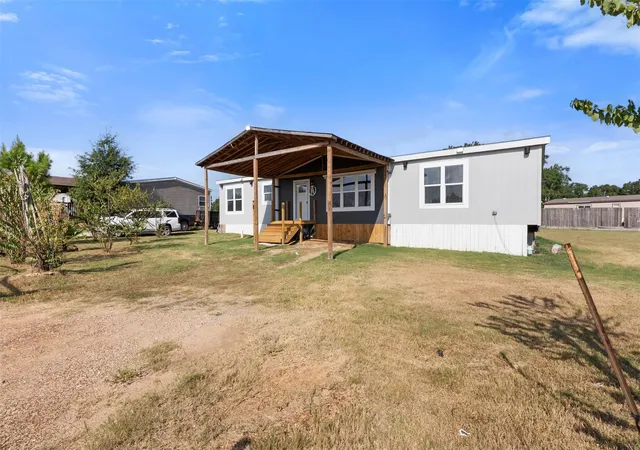 Photo 4 of Single family home for sale at 421 Bower Ln, Conroe, TX 77303 | MLS# 70258083 | Listing updated on 2026-09-01