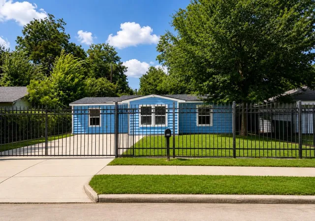 3rd image of 5317 Tarawa Rd, Houston, TX 77033 | MLS# 5325663