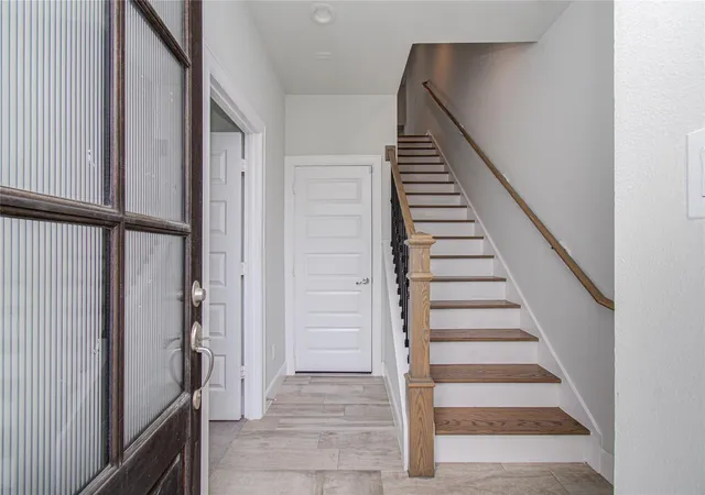 Photo 3 of Sale Pending at 2818 Grand Fountains Dr #B, Houston, TX 77054 | MLS# 10646334 | Listing updated on 2026-10-02
