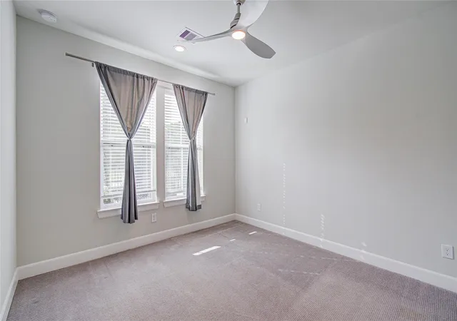 Photo 4 of Sale Pending at 2818 Grand Fountains Dr #B, Houston, TX 77054 | MLS# 10646334 | Listing updated on 2026-10-02