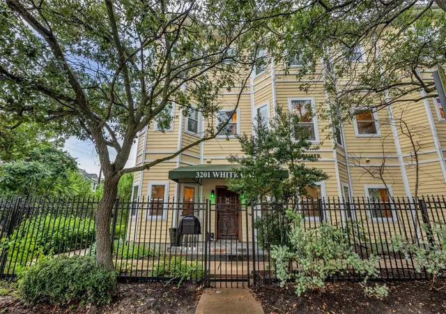 Photo 1 of Single family home for sale at 3201 White Oak Dr, Houston, TX 77007 | MLS# 18357733 | Listing updated on 2026-07-26