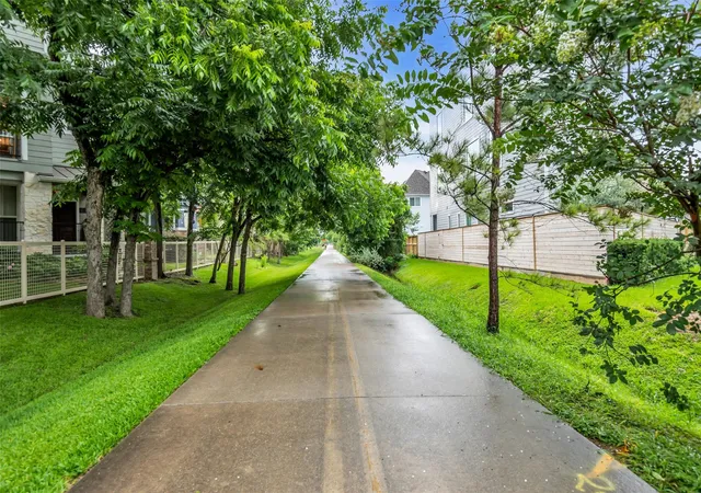 Photo 3 of House for sale at 3201 White Oak Dr, Houston, TX 77007 | MLS# 18357733 | Listing updated on 2026-07-26