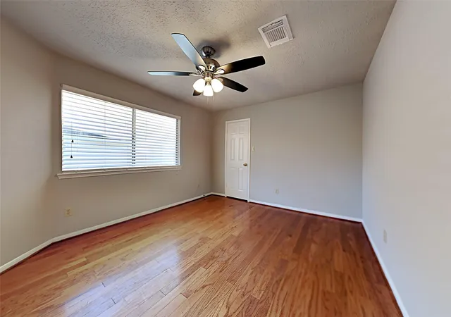 Photo 4 of Single family home for sale at 4703 Glasgow Dr, Missouri City, TX 77459 | MLS# 24641485 | Listing updated on 2026-09-05