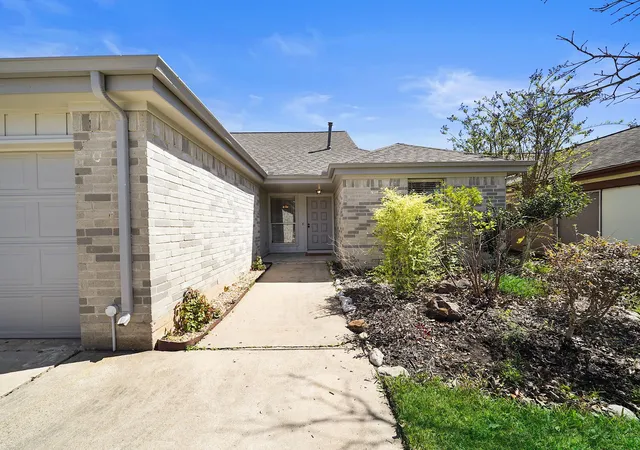 33rd image of 2239 Highland Hills Dr, Sugar Land, TX 77478 | MLS# 45551991