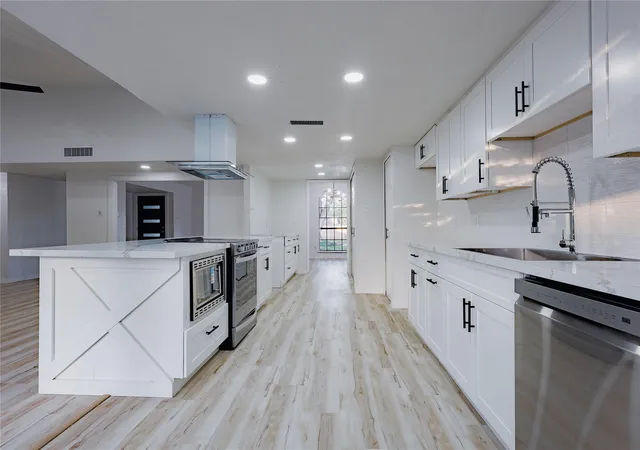 Photo 4 of Single family home for sale at 7310 Corta Calle Dr, Houston, TX 77083 | MLS# 46214952 | Listing updated on 2026-06-24