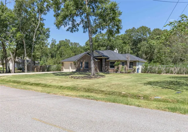 Photo 4 of Sale Pending at 11418 Walraven Dr, Huffman, TX 77336 | MLS# 55908977 | Listing updated on 2026-09-12