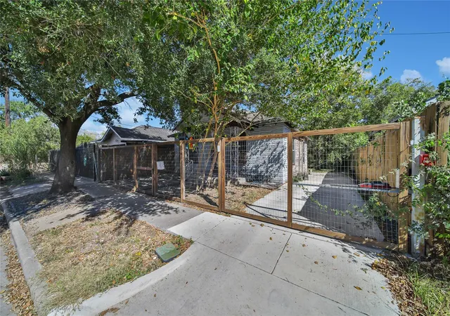 1st image of 1120 Capron St, Houston, TX 77020 | MLS# 4494849
