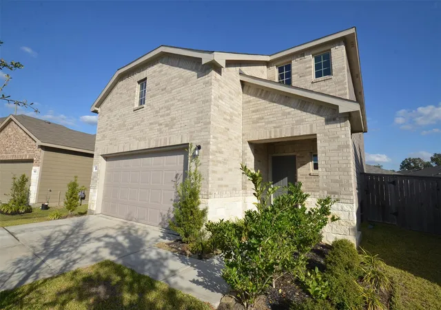 Photo 2 of Single family home for sale at 16439 Big Hickory Dr, Conroe, TX 77302 | MLS# 33174168 | Listing updated on 2026-08-31